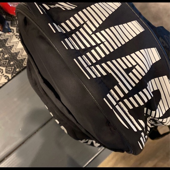 Back pack - Picture 3 of 3